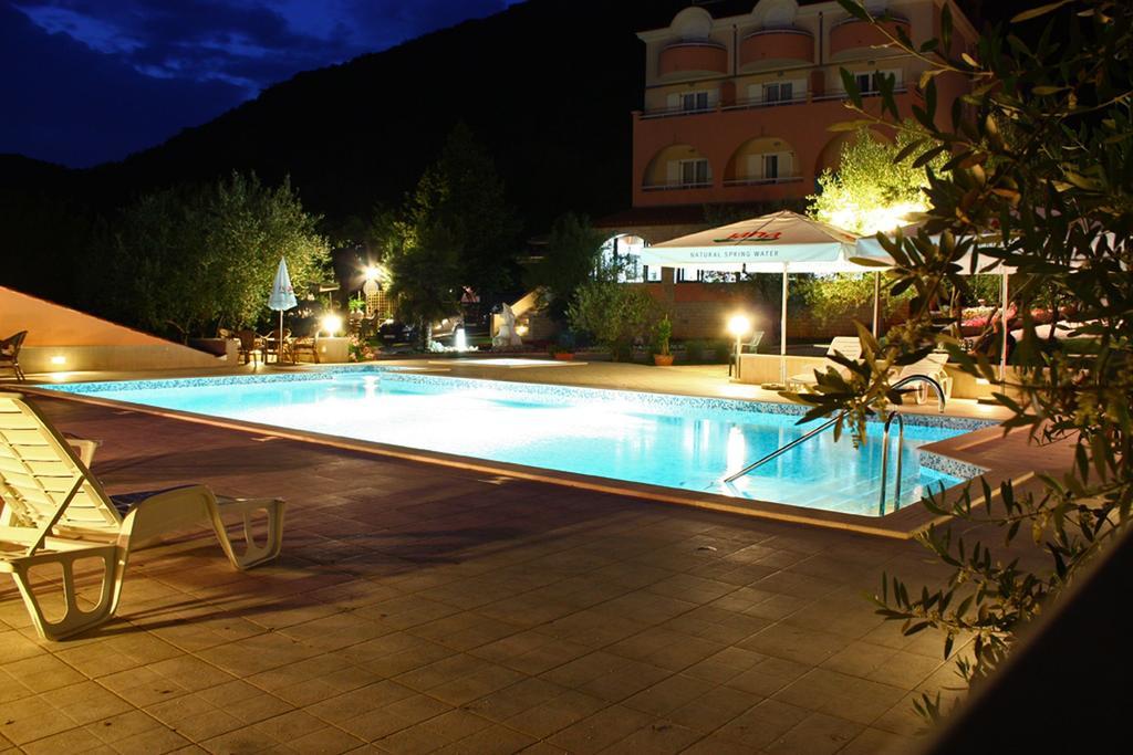 Hotel Carmen Krnica Exterior foto
